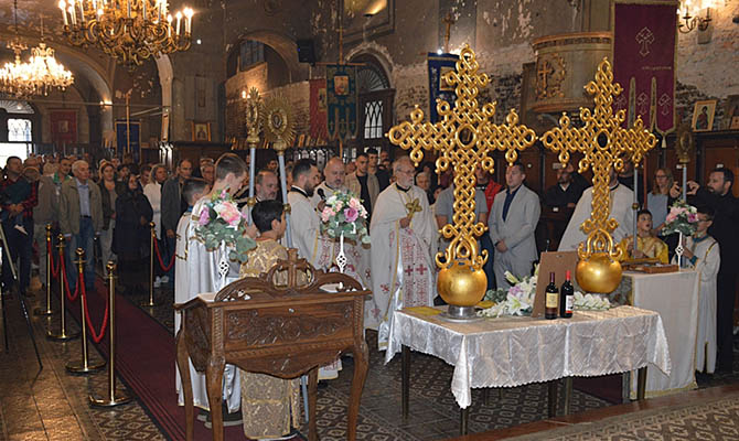 Új keresztek kerültek a szenttamási orthodox templom tetejére